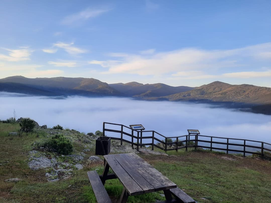 Vistas panorámicas desde un mirador del Parque Nacional de Cabañeros. - Imagen 3