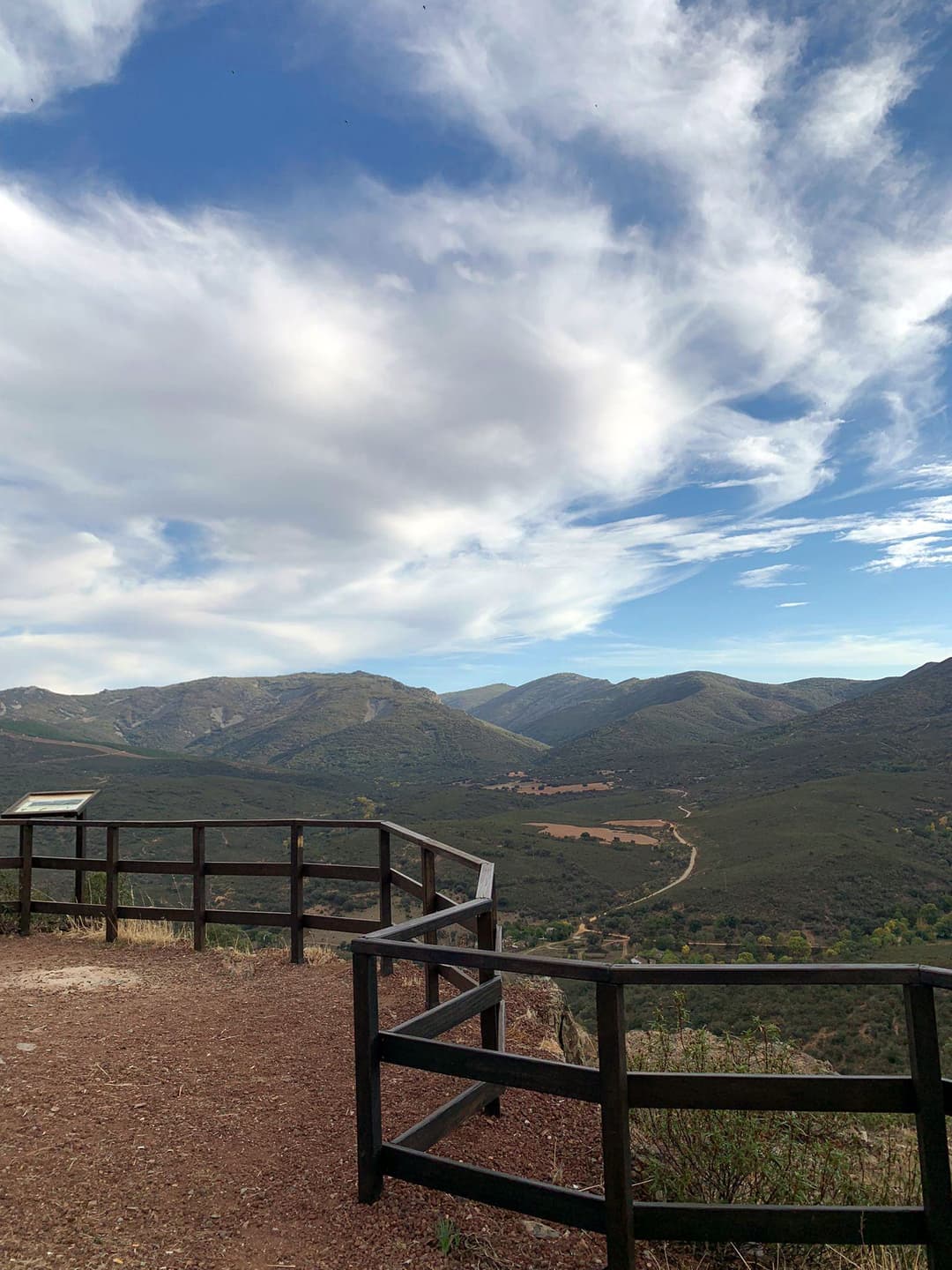 Vistas panorámicas desde un mirador del Parque Nacional de Cabañeros. - Imagen 2
