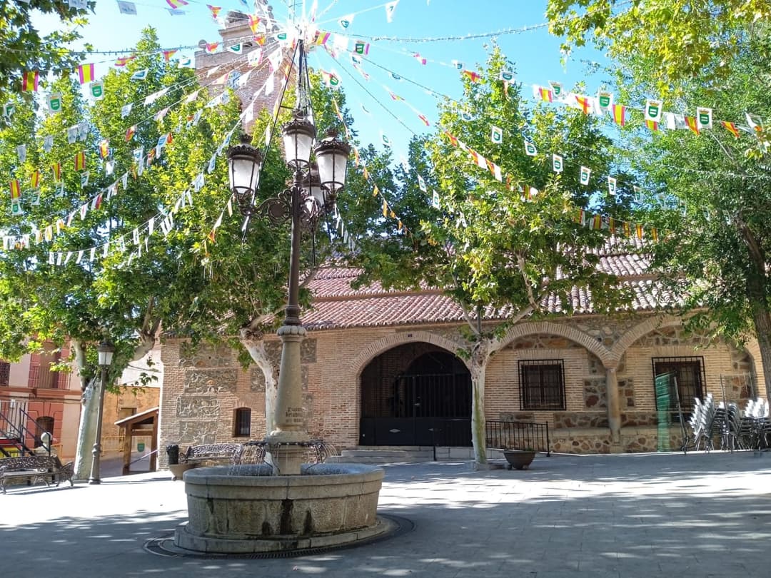 Calles y plazas del pueblo de Los Navalucillos. - Imagen 4